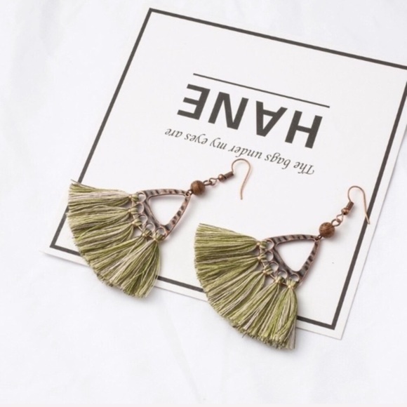 Jewelry - 🔴 5/$20 Boho fringe tassel earrings green & cream